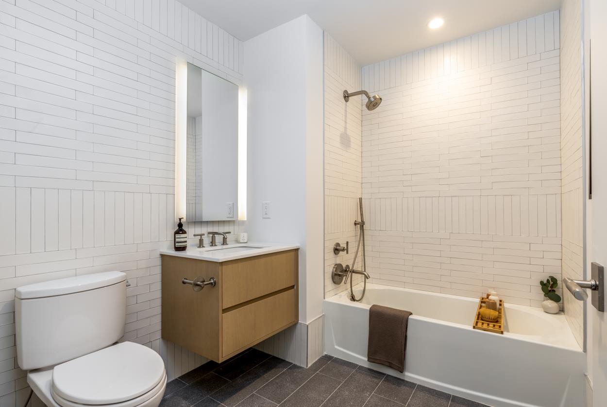 720 CLINTON ST Unit: 409
