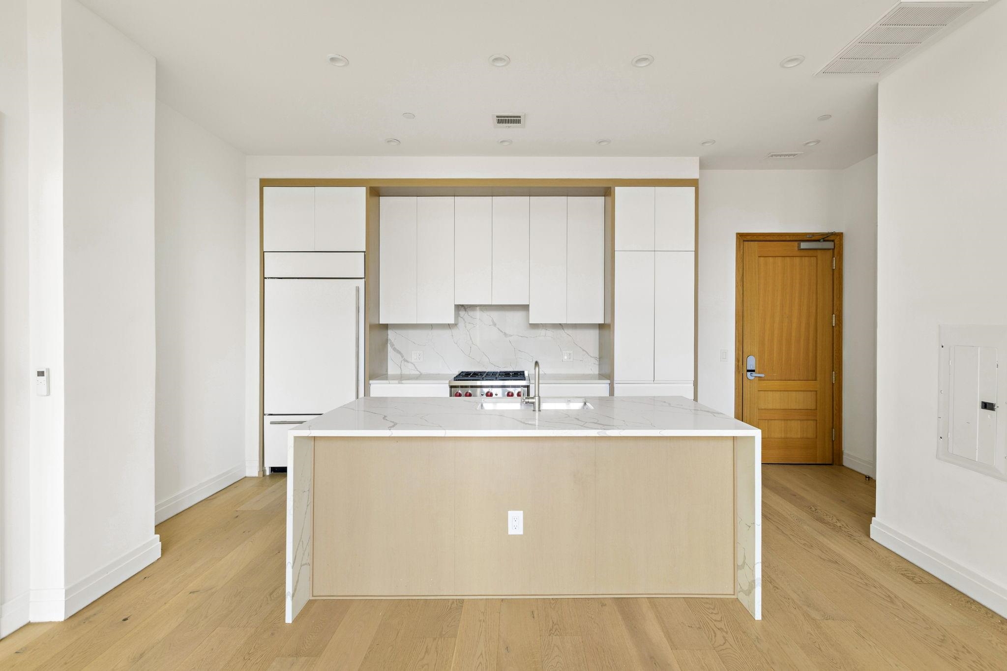 720 CLINTON ST Unit: 409