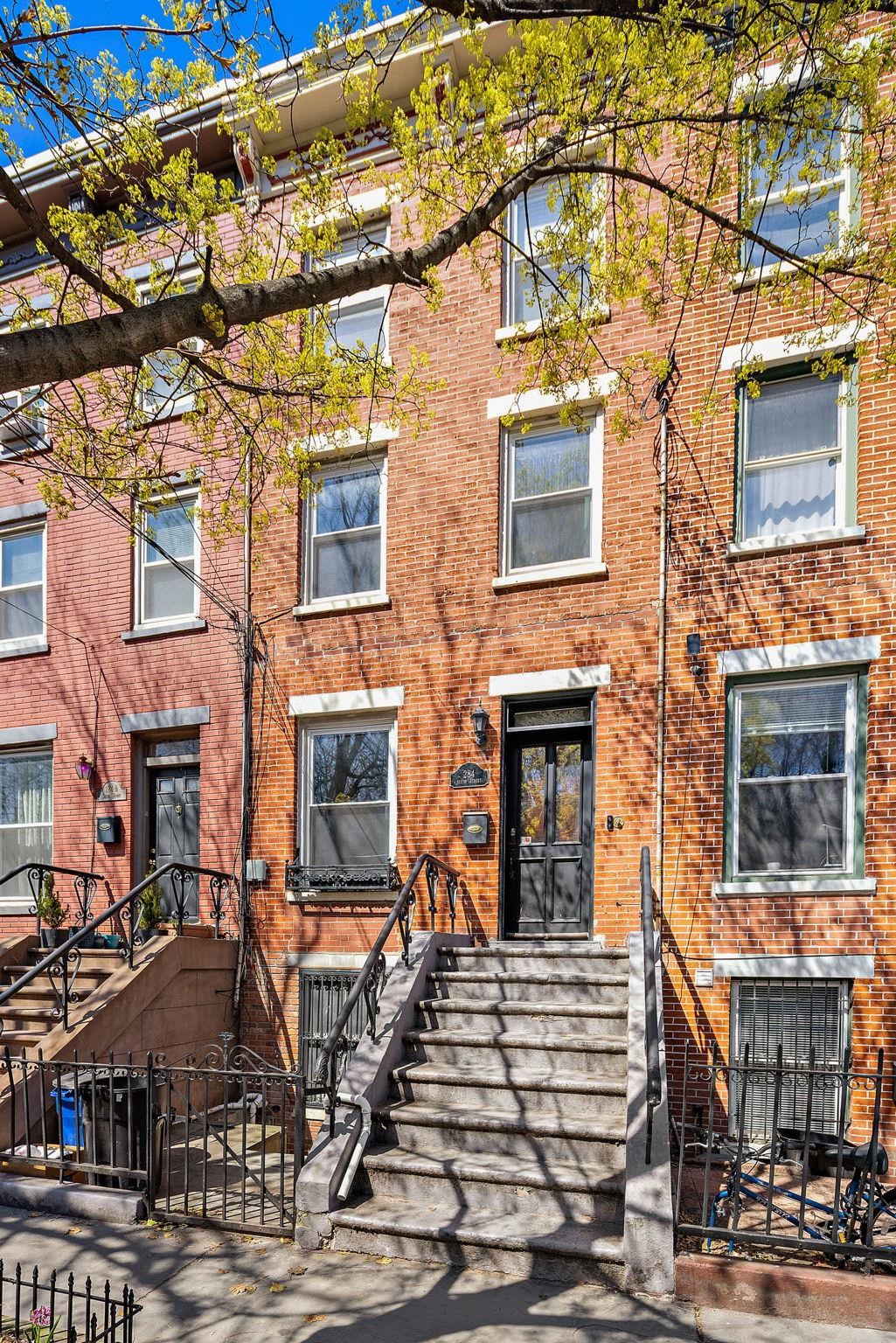 284 6TH ST