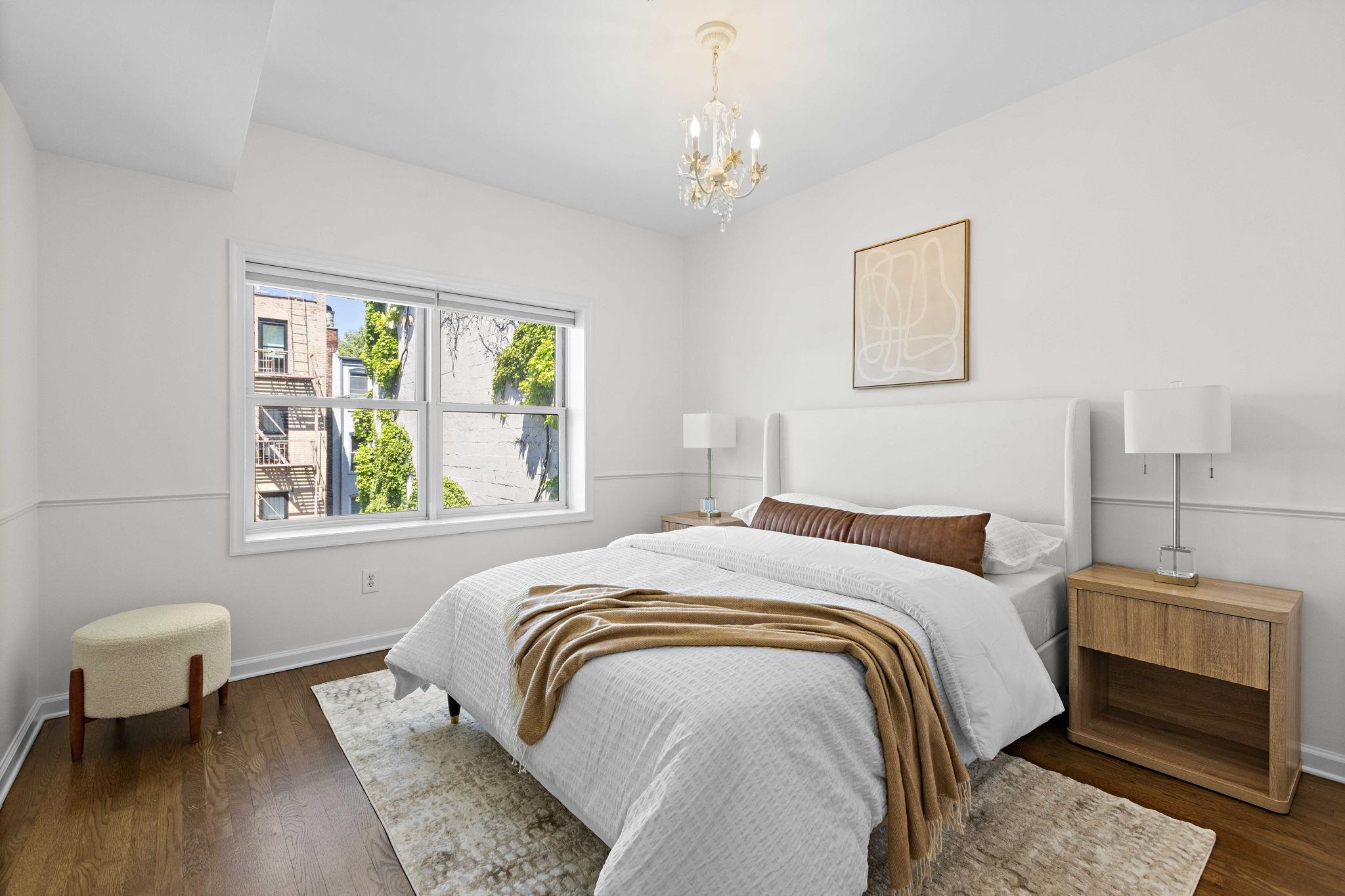 520 PARK AVE Unit: 3