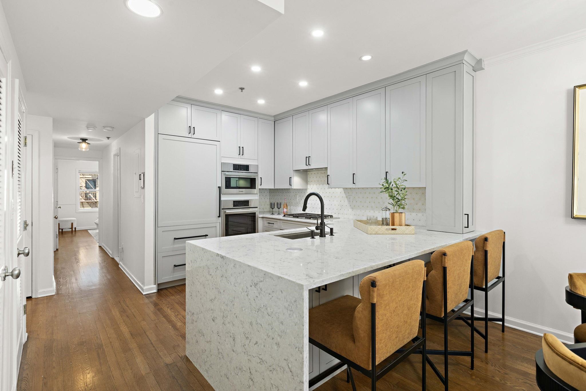 520 PARK AVE Unit: 3