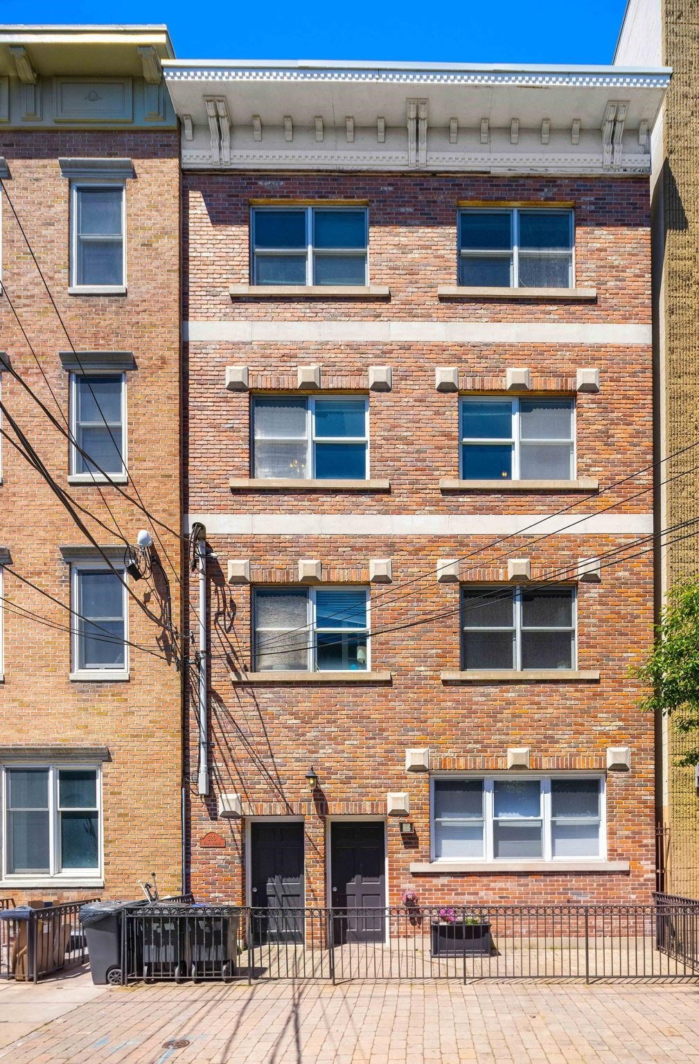 520 PARK AVE Unit: 3