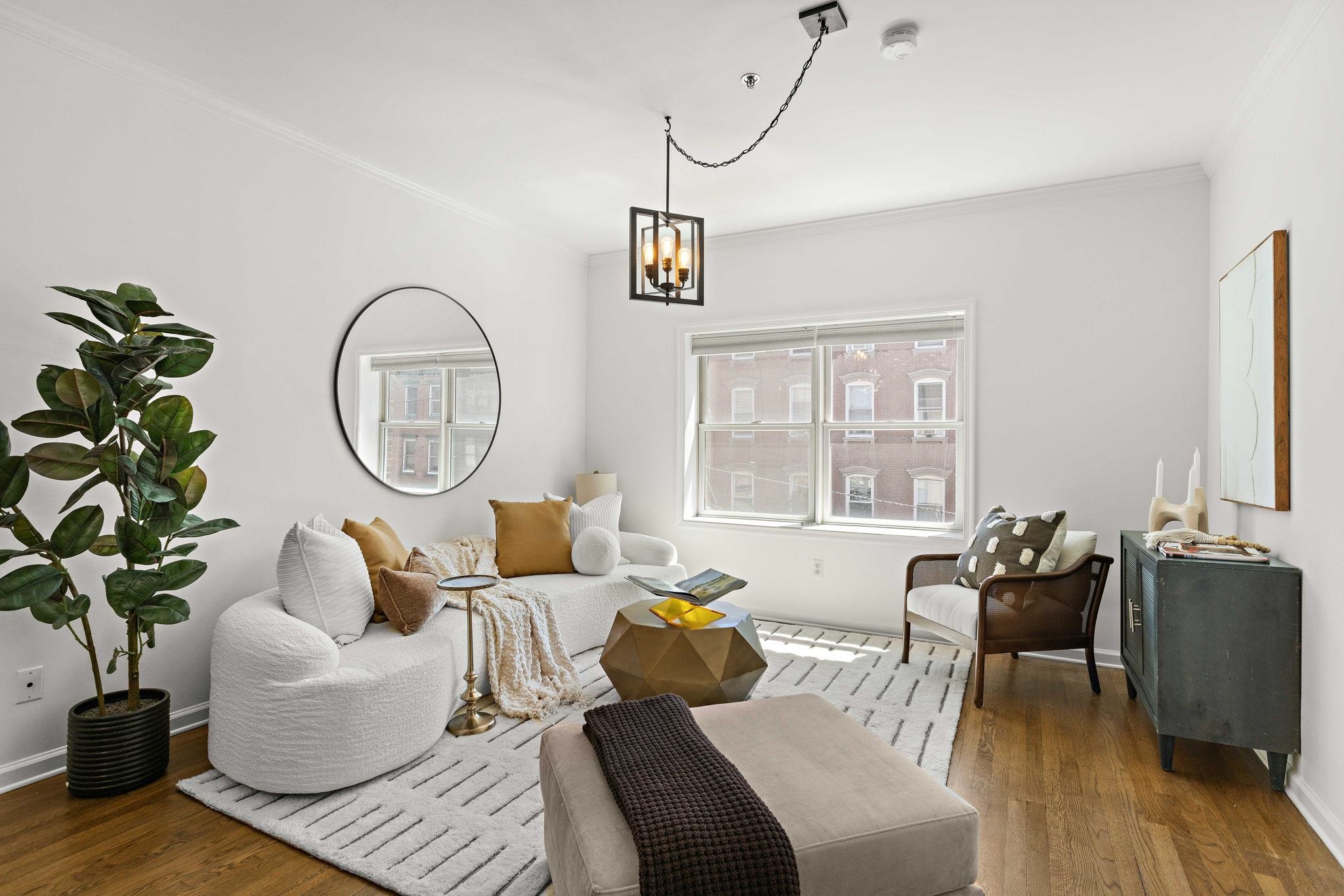 520 PARK AVE Unit: 3