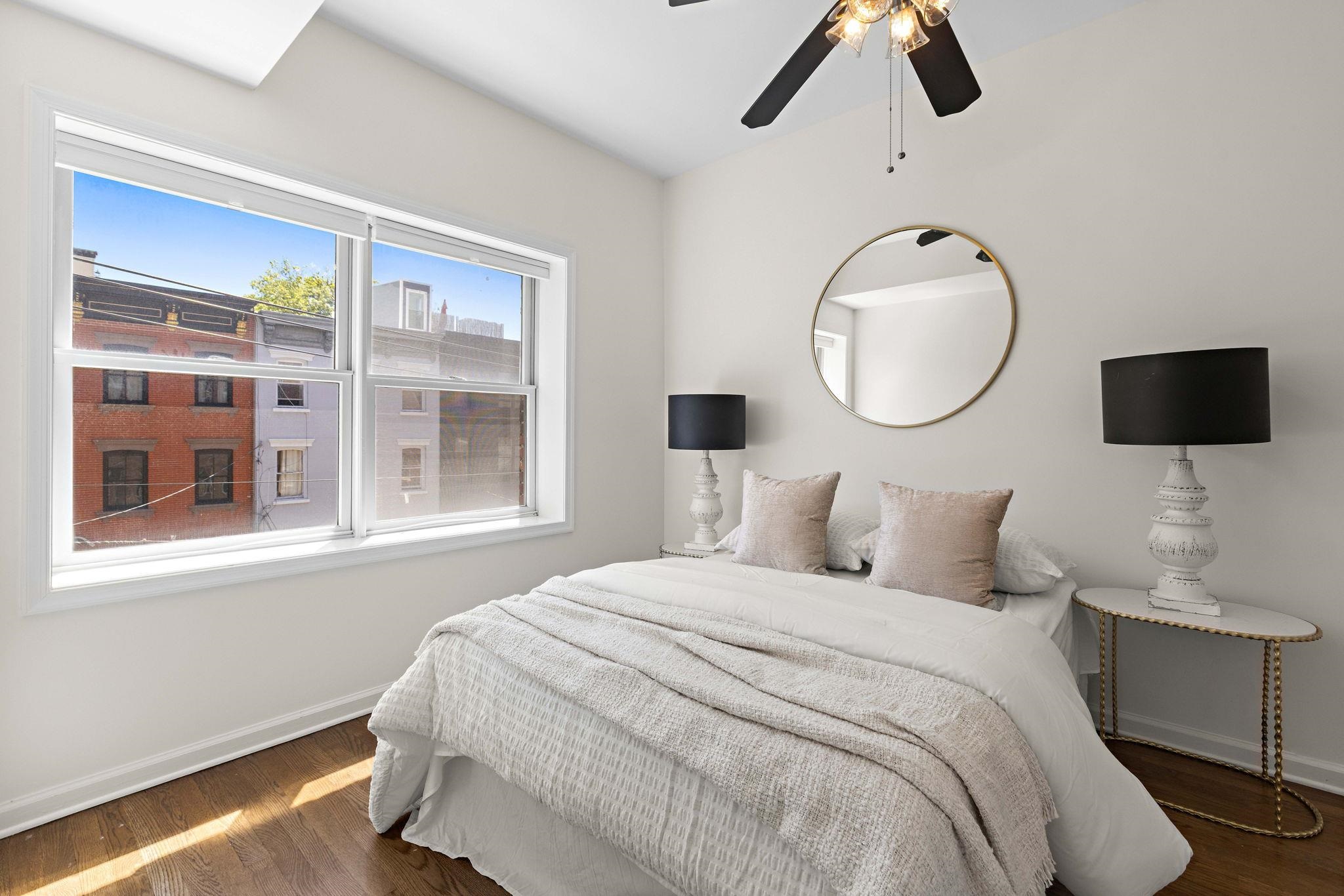520 PARK AVE Unit: 3