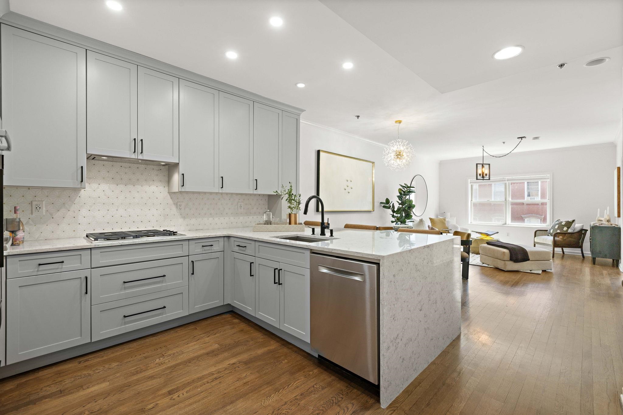 520 PARK AVE Unit: 3