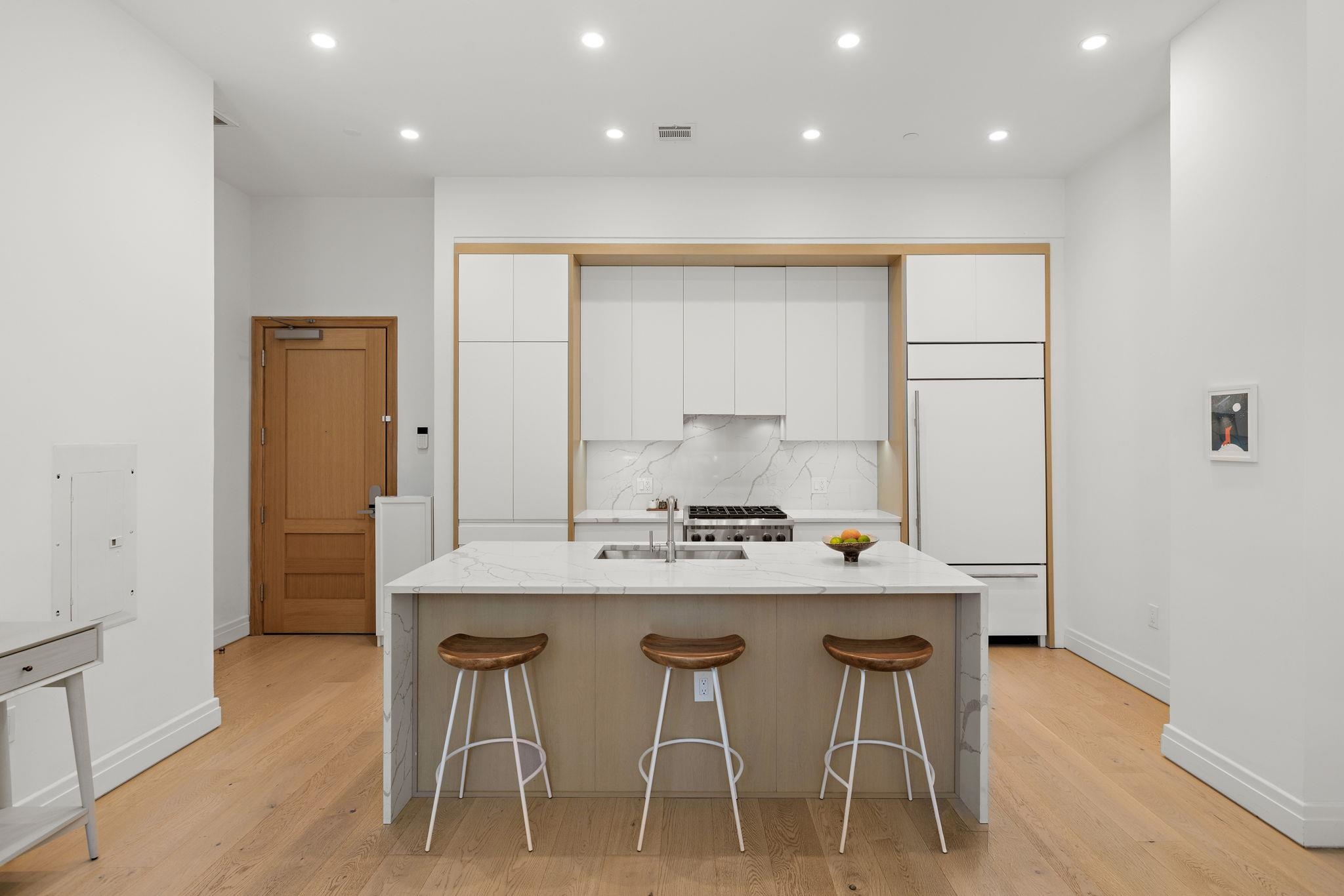 720 CLINTON ST Unit: 213