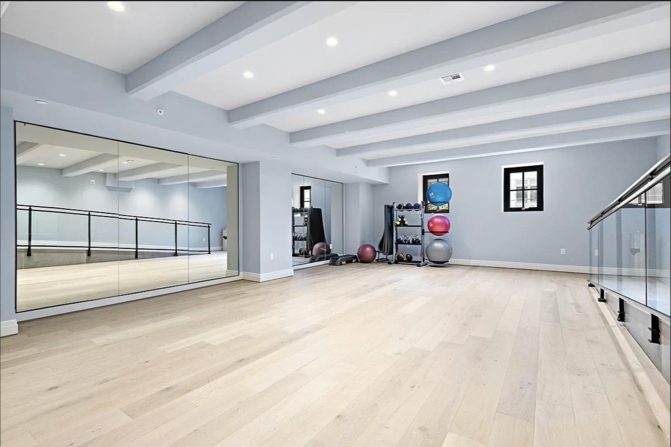 720 CLINTON ST Unit: 213