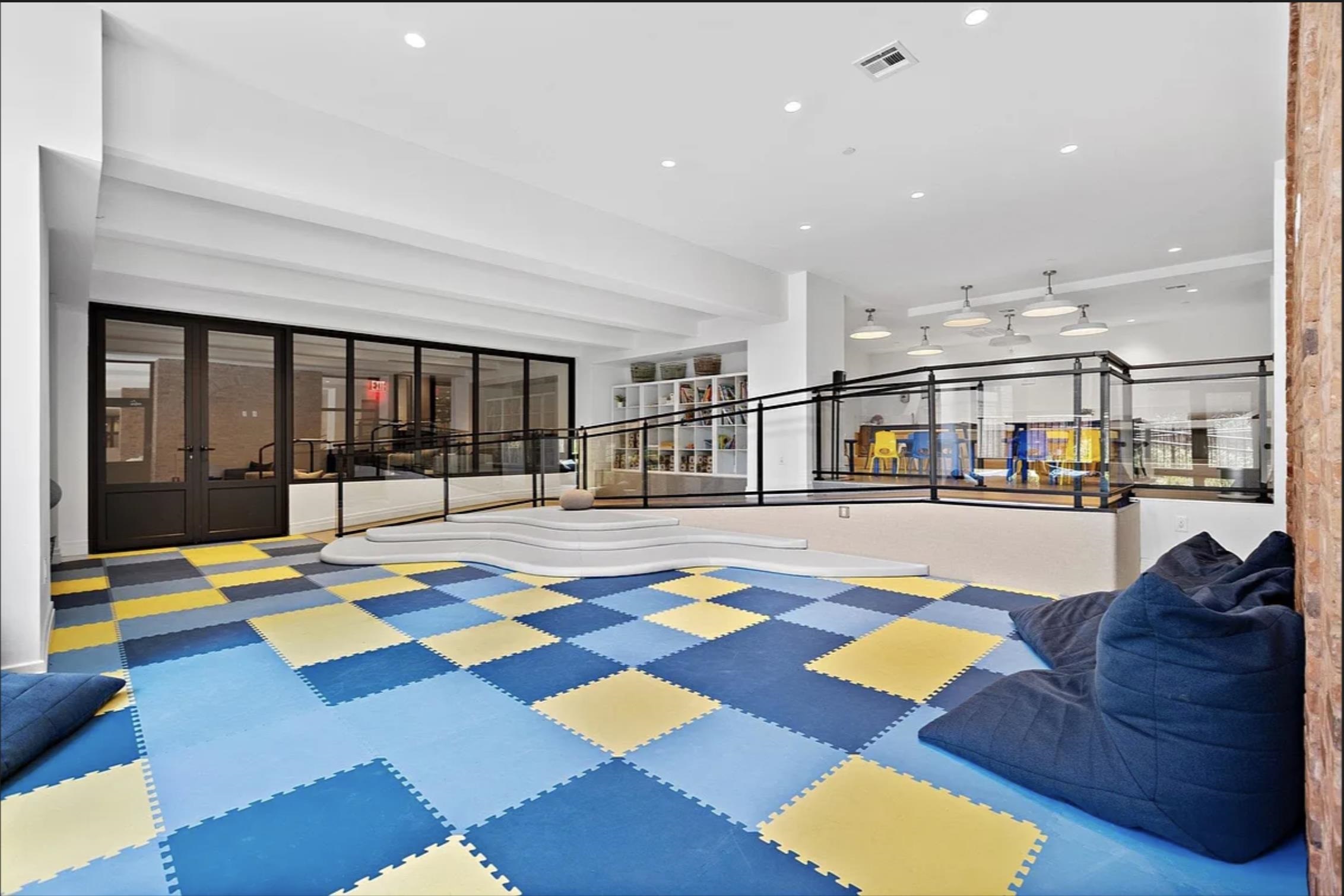720 CLINTON ST Unit: 213