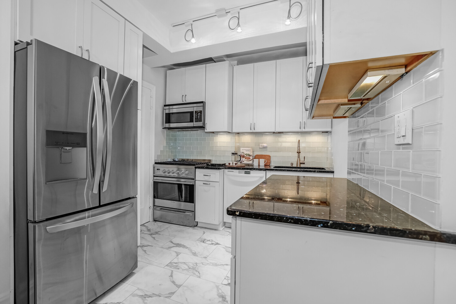 235 E 22ND Street 2T