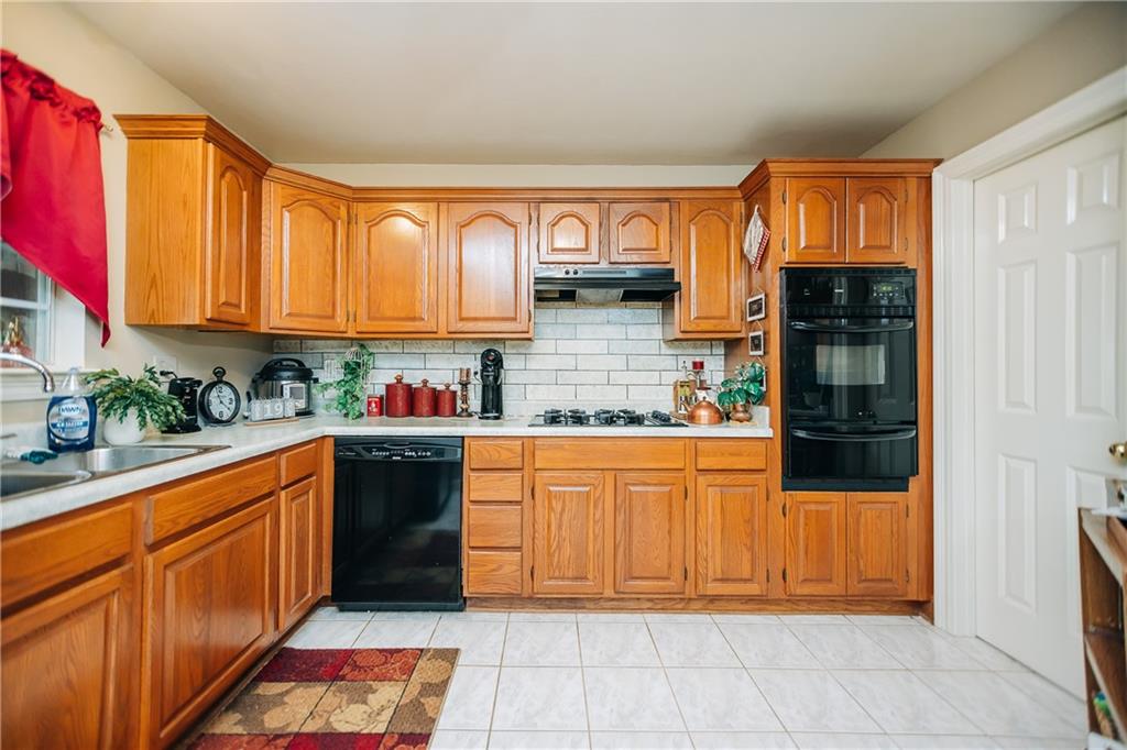 1219 W CHERRY HILL Loop