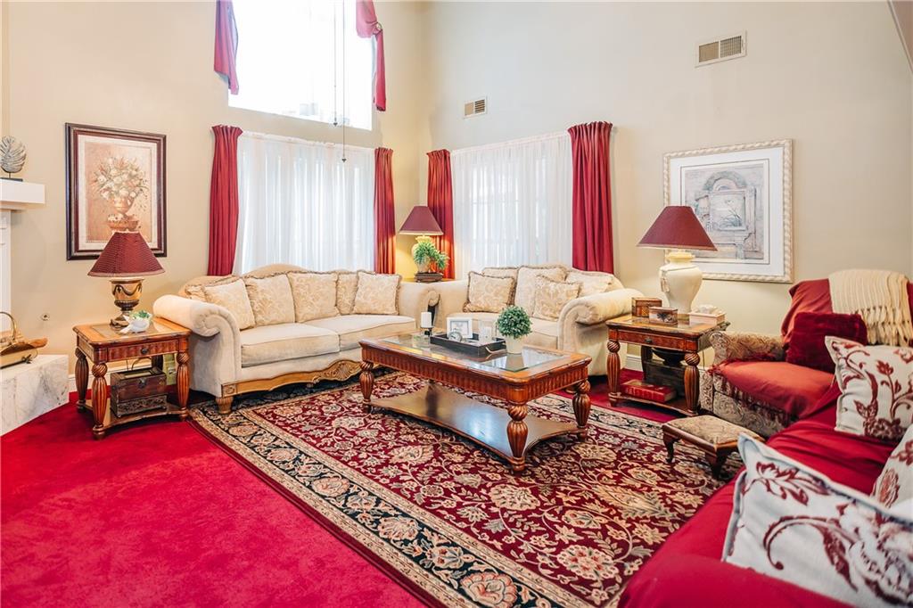 1219 W CHERRY HILL Loop