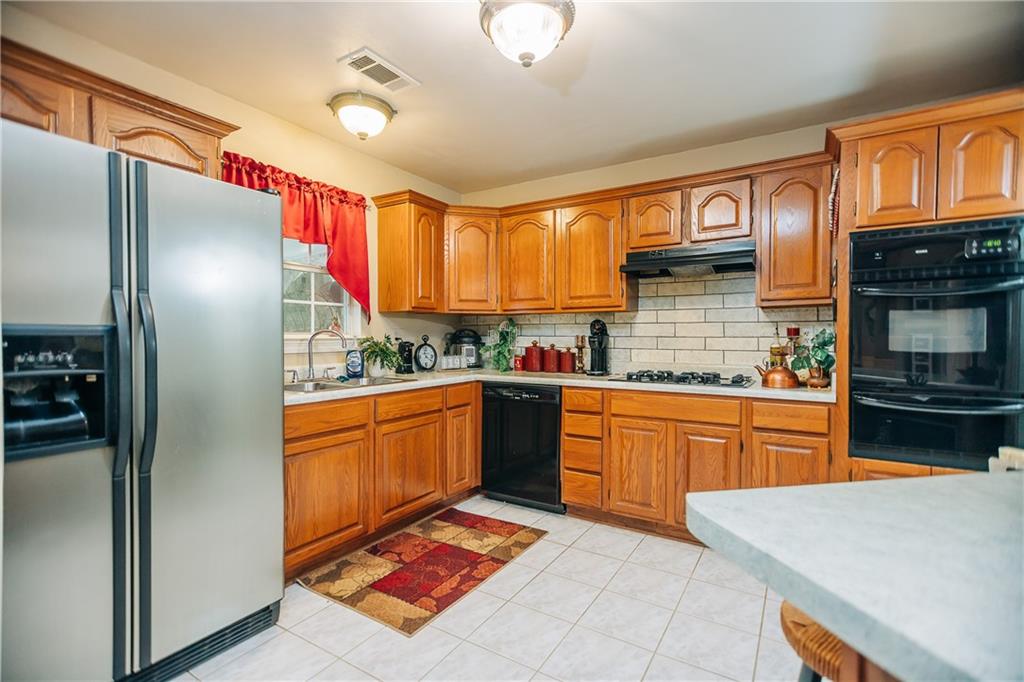 1219 W CHERRY HILL Loop