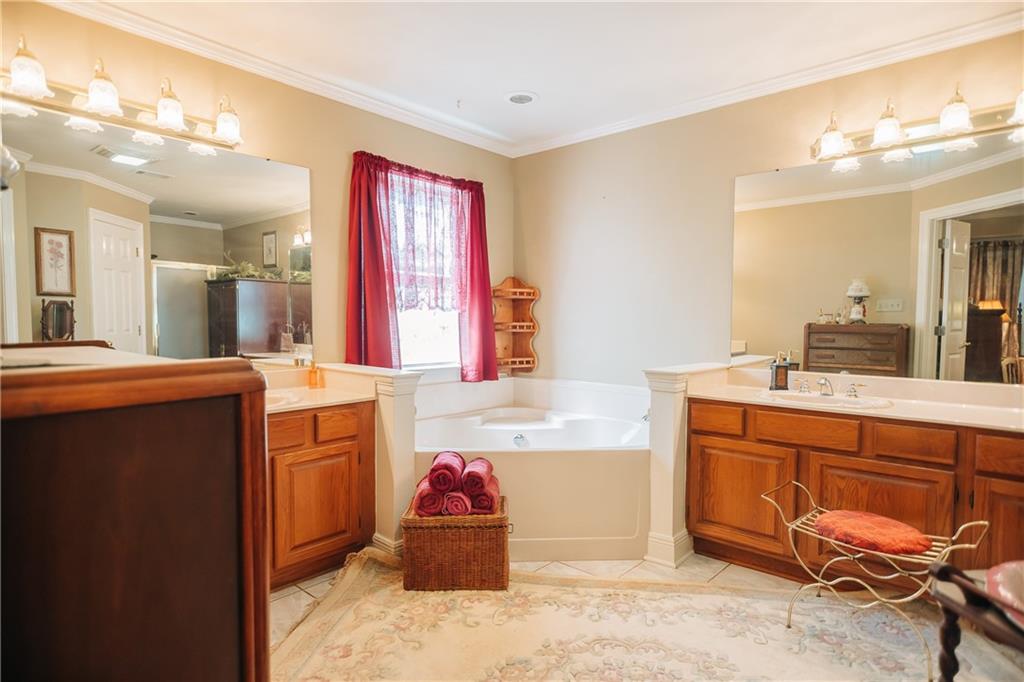 1219 W CHERRY HILL Loop