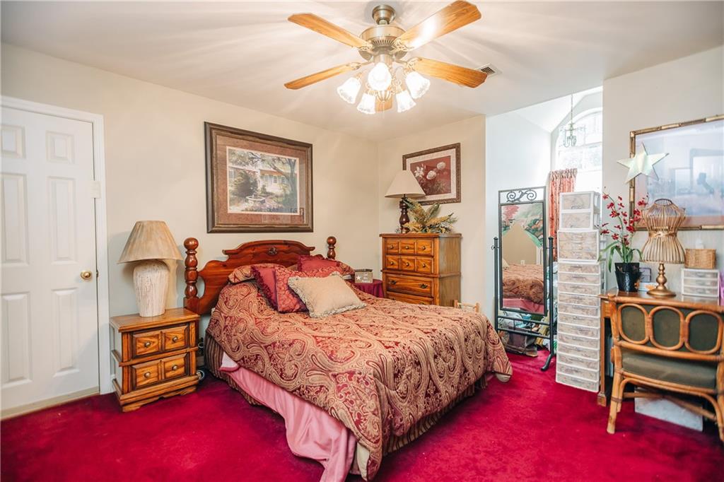 1219 W CHERRY HILL Loop