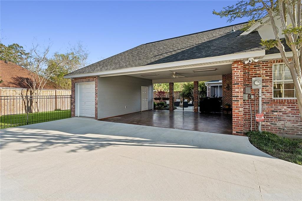 23 FAIRWAY VIEW Court