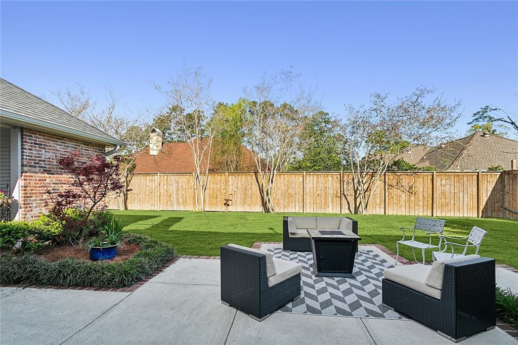 23 FAIRWAY VIEW Court