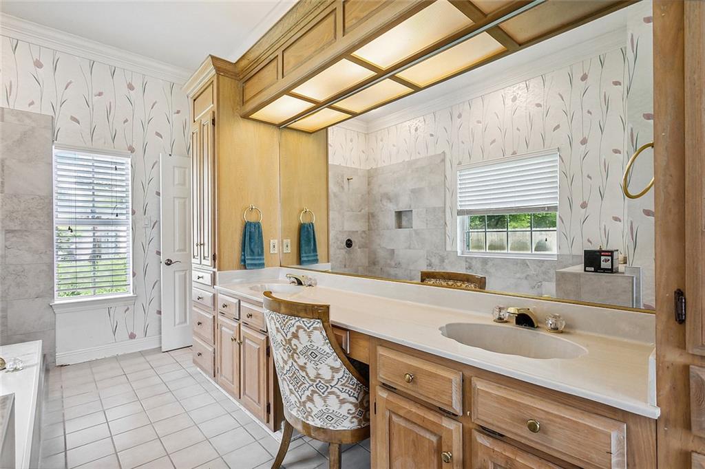 120 FONTAINBLEAU Drive