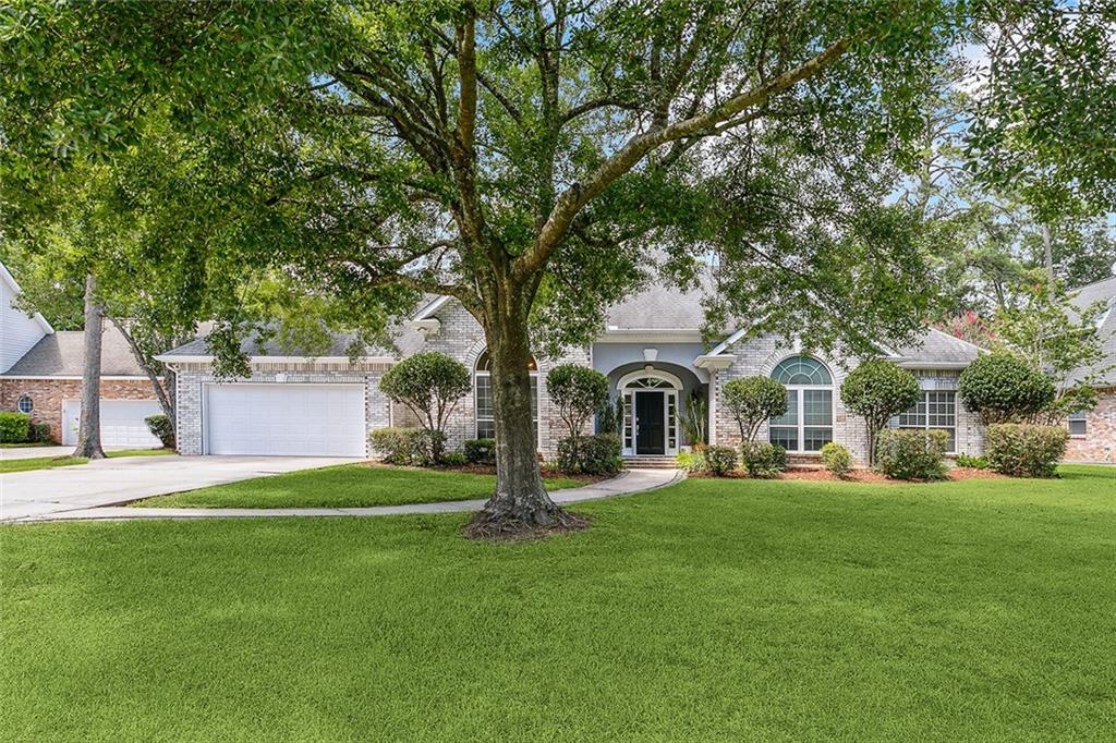 120 FONTAINBLEAU Drive