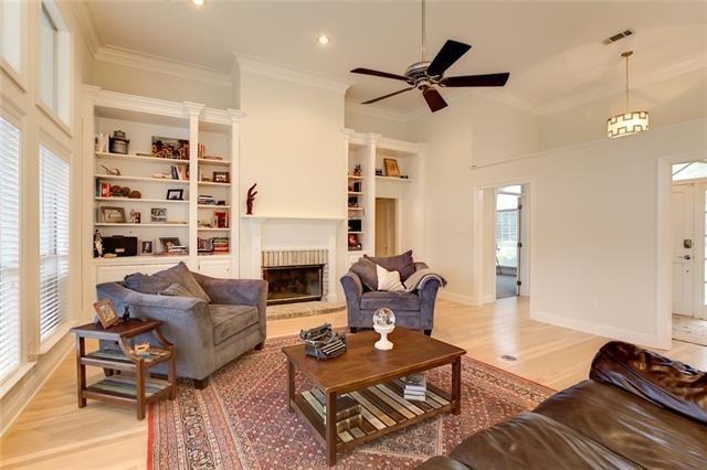 120 FONTAINBLEAU Drive