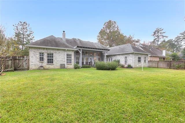 120 FONTAINBLEAU Drive