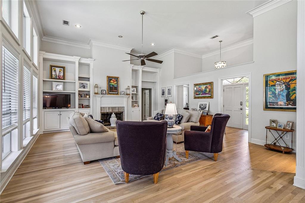 120 FONTAINBLEAU Drive