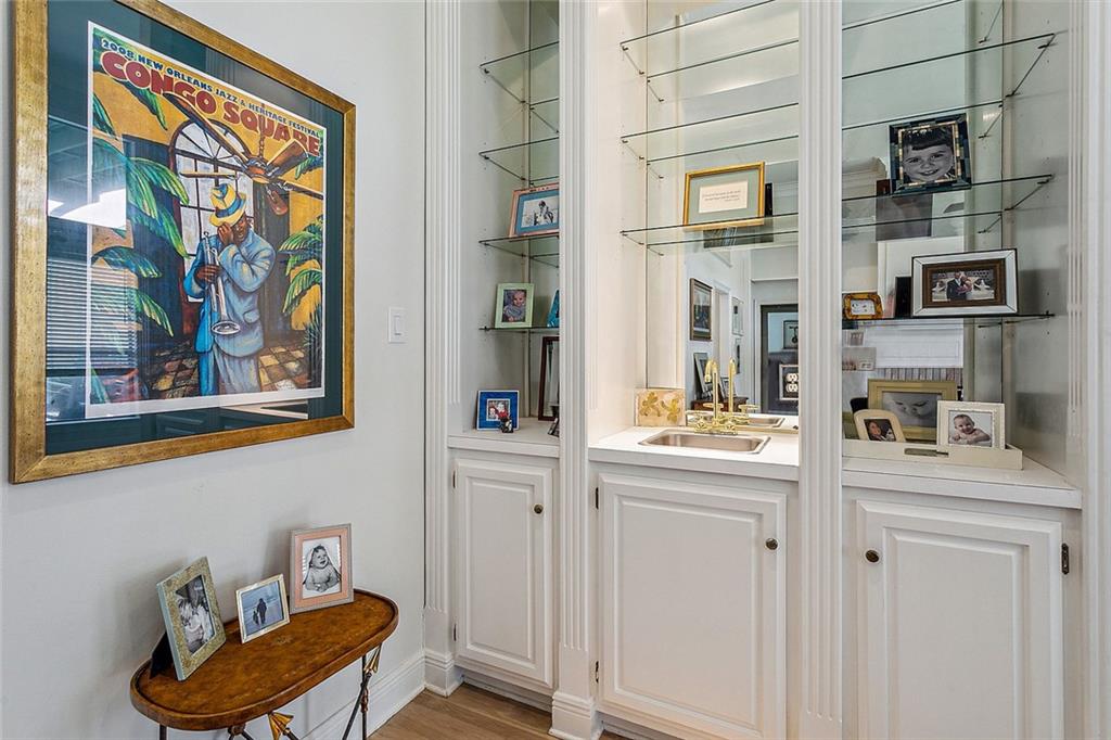 120 FONTAINBLEAU Drive