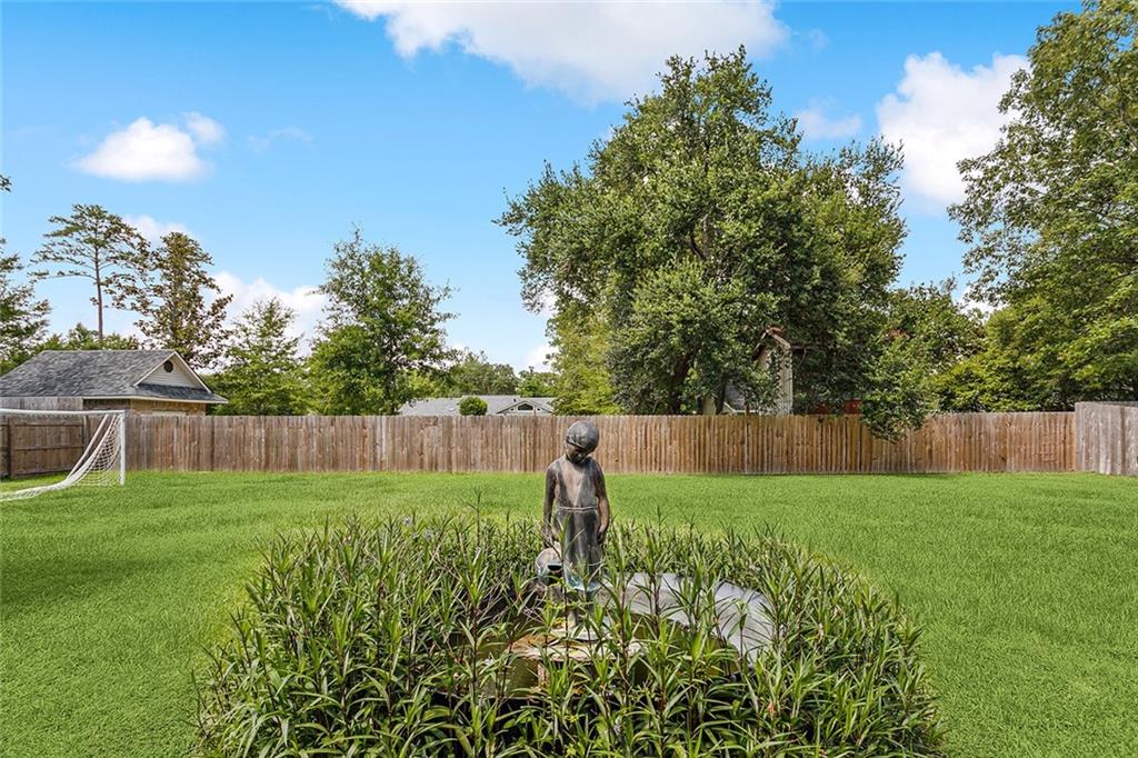 120 FONTAINBLEAU Drive