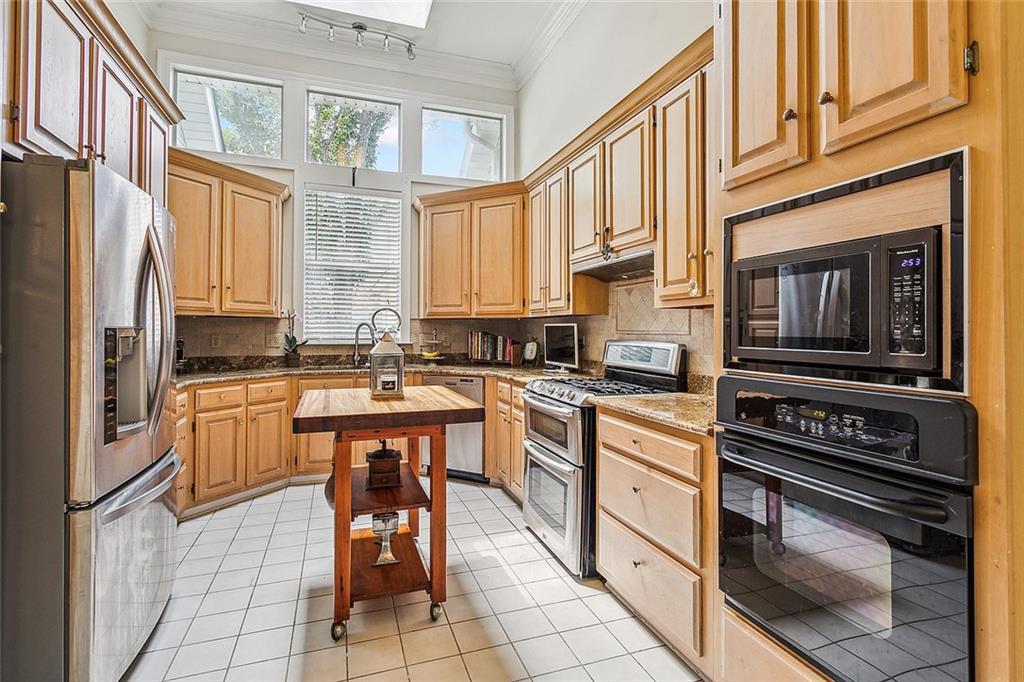 120 FONTAINBLEAU Drive