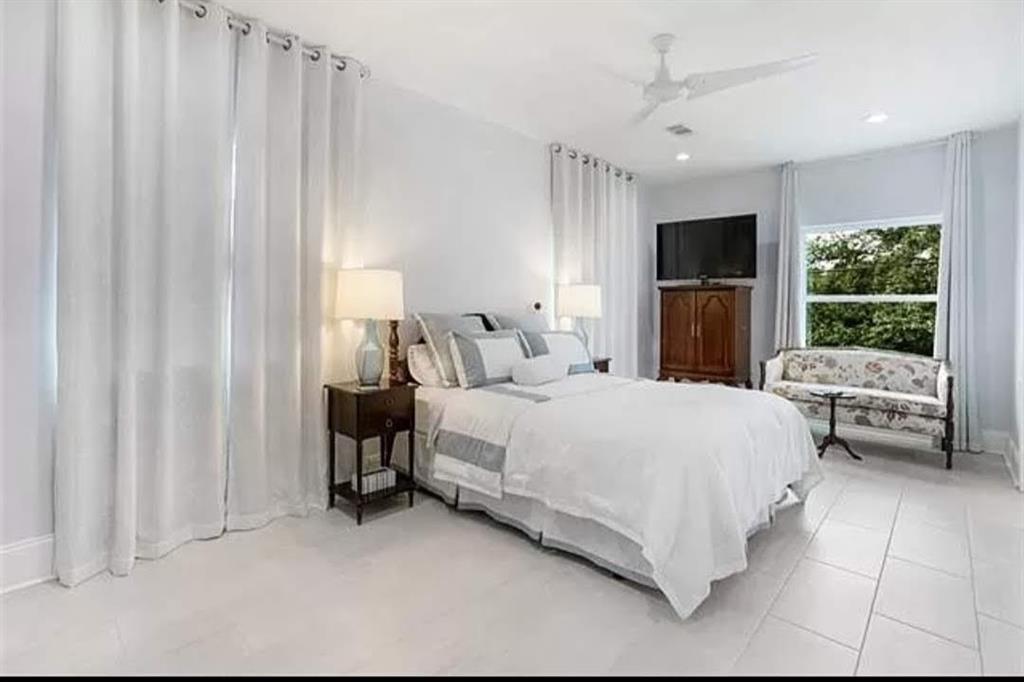 450 CARROLLTON Avenue