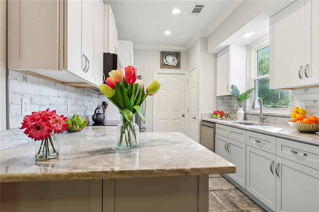 2332 LIVINGSTON Street