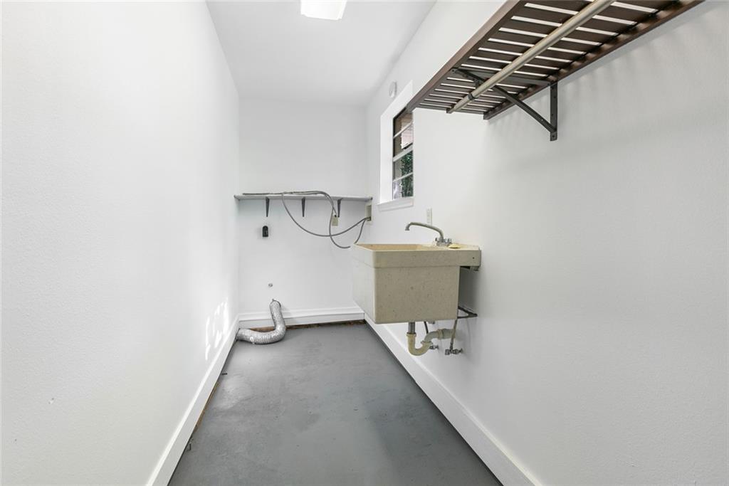 141 LIVE OAK Street