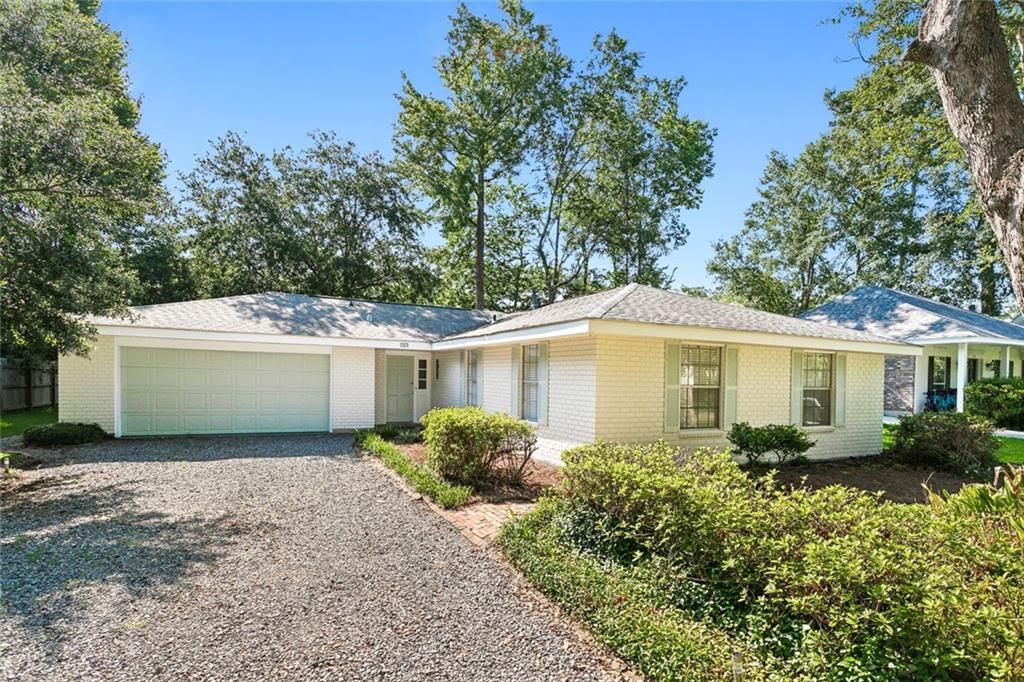 141 LIVE OAK Street