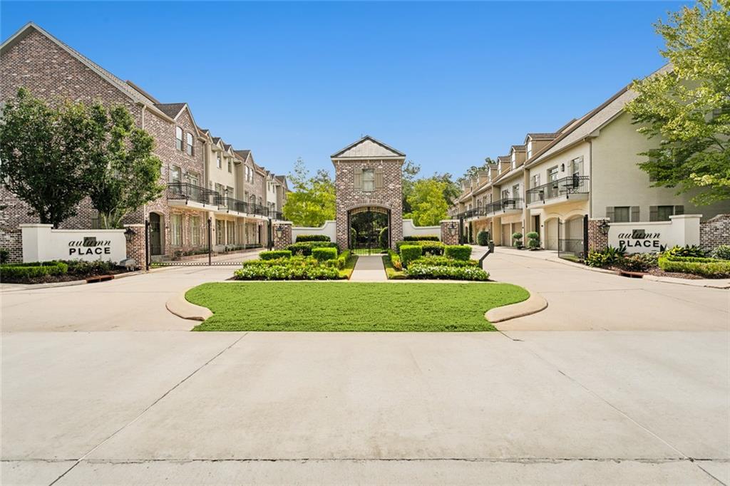 815 AUTUMN Place