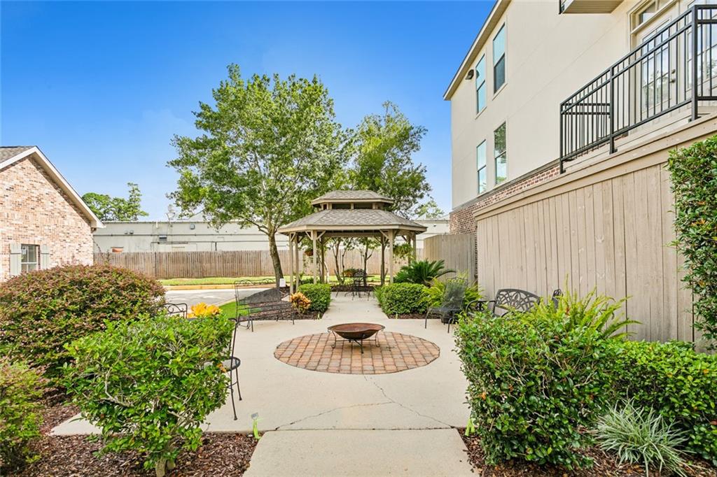815 AUTUMN Place