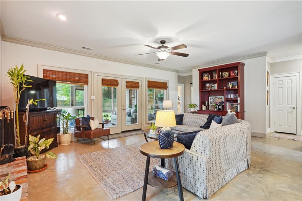 151 LIVE OAK Street