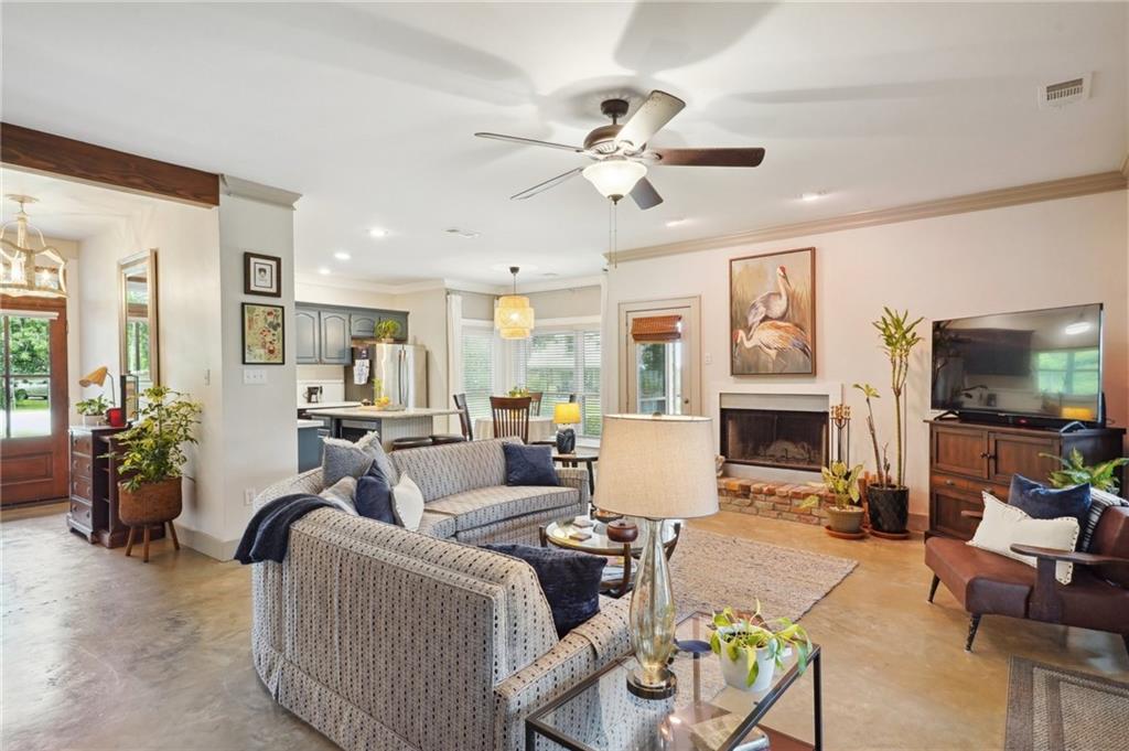 151 LIVE OAK Street