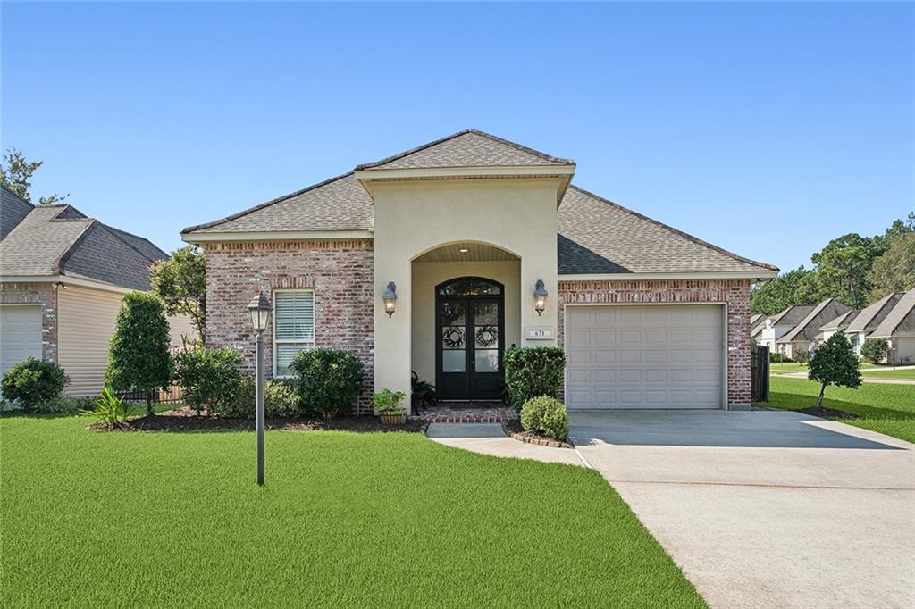 671 BATELEUR Way