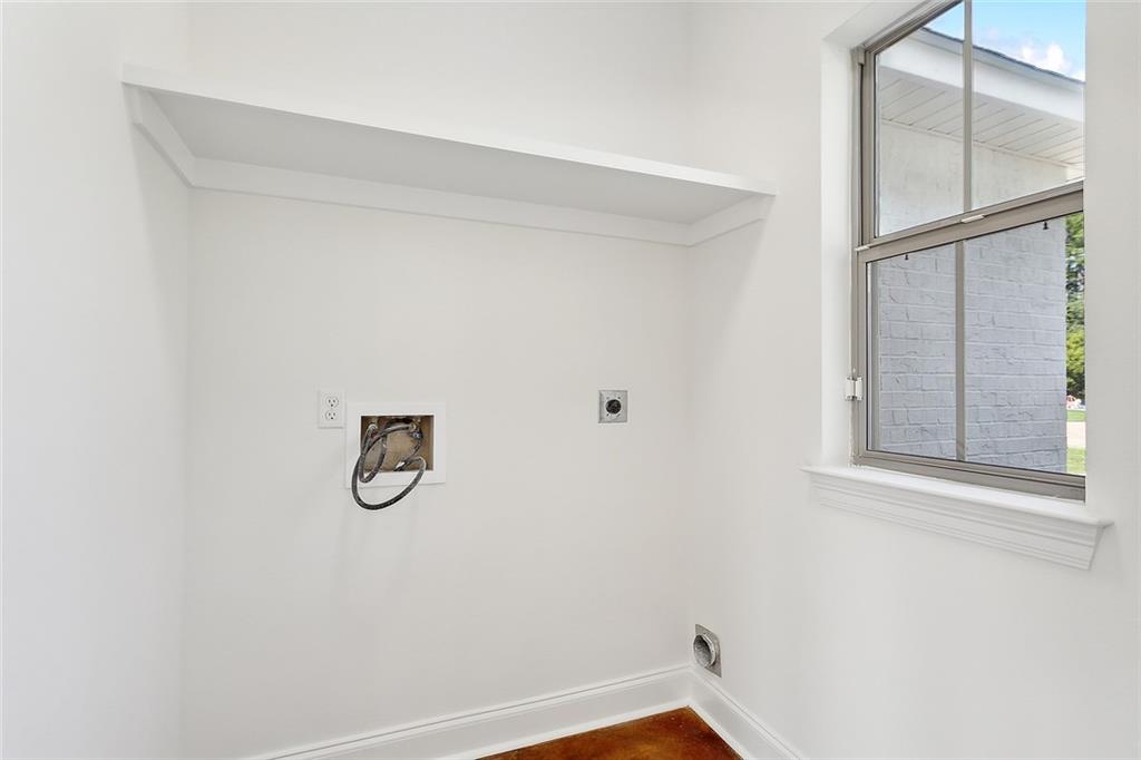 205 TREETOP Court