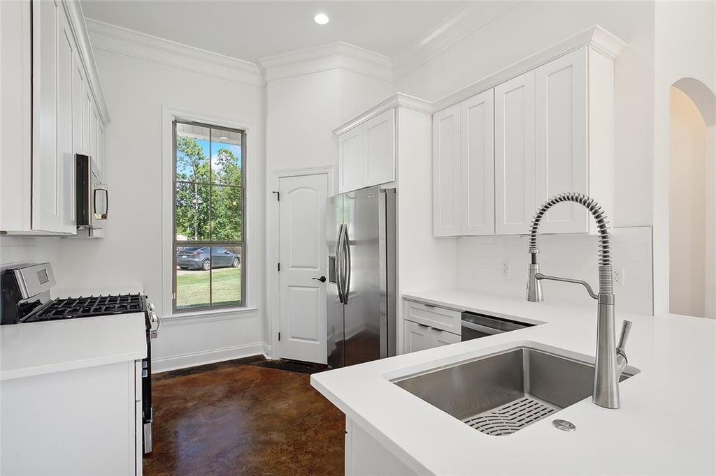 205 TREETOP Court