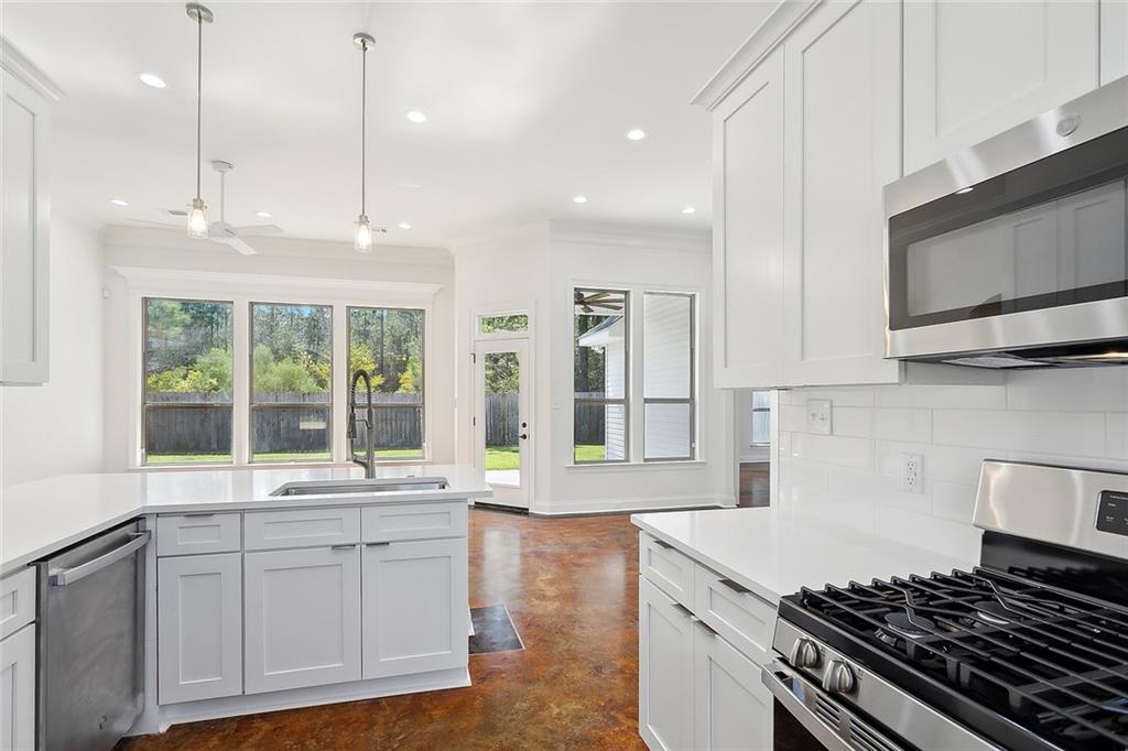 205 TREETOP Court