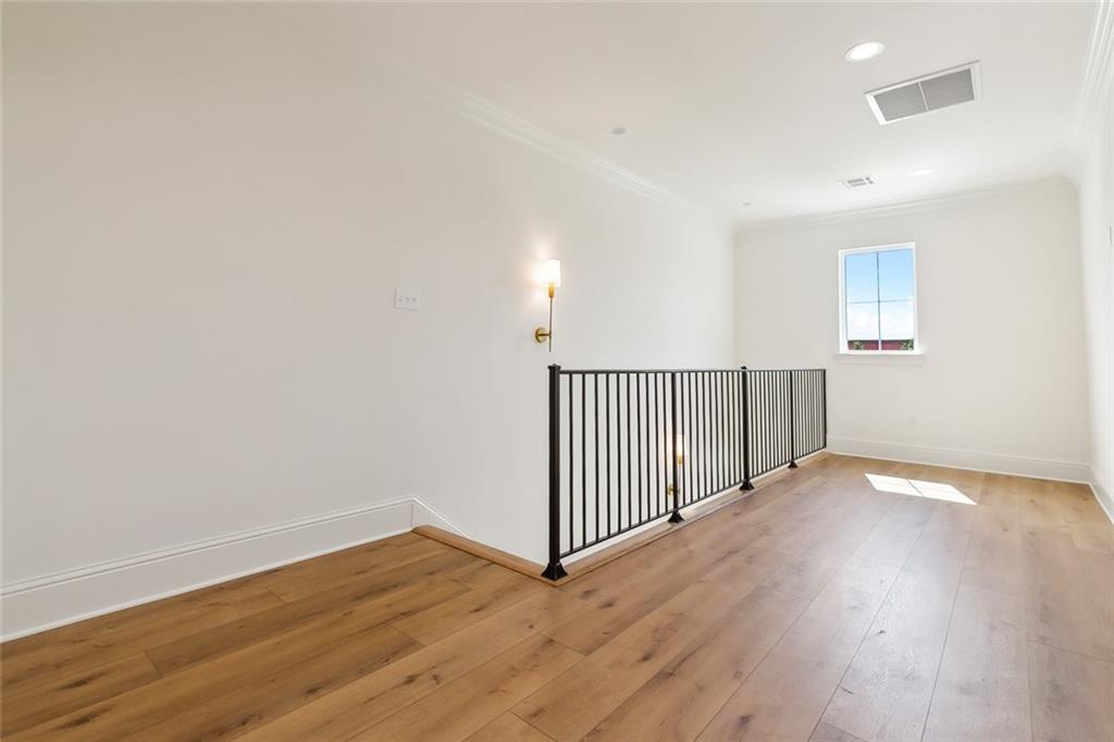 1005 RIDGEWOOD Drive