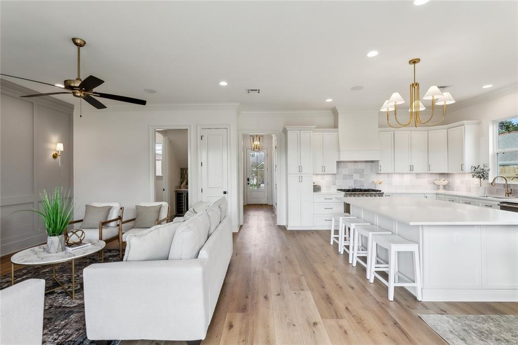 1005 RIDGEWOOD Drive