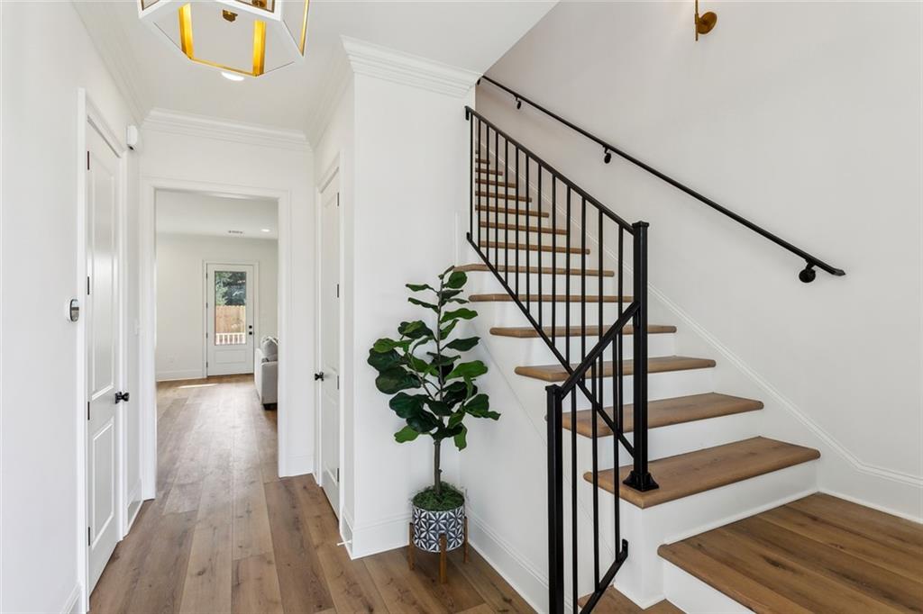 1005 RIDGEWOOD Drive