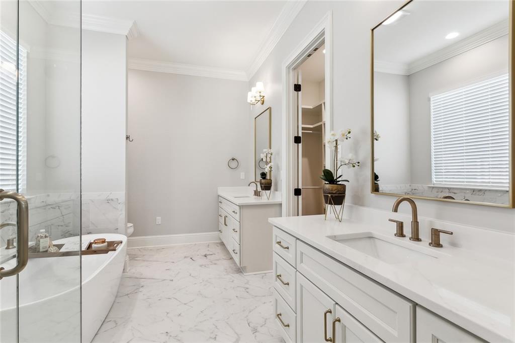 1005 RIDGEWOOD Drive