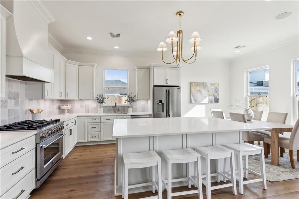 1005 RIDGEWOOD Drive