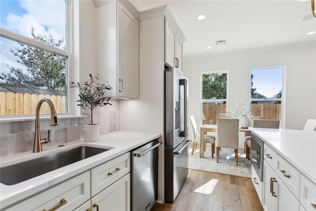 1005 RIDGEWOOD Drive