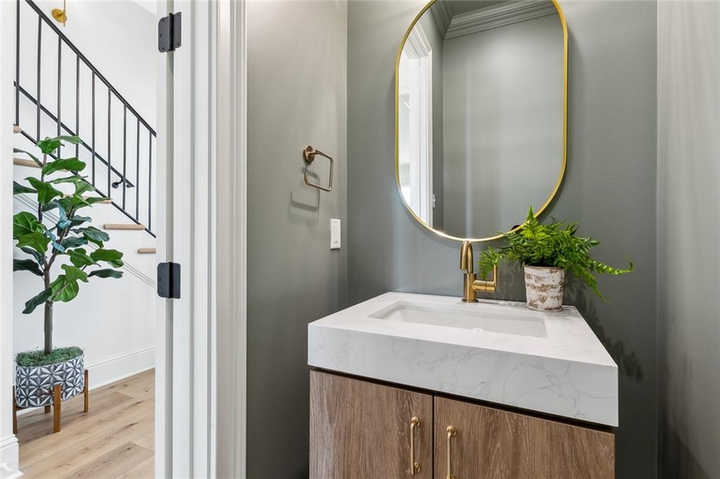 1005 RIDGEWOOD Drive