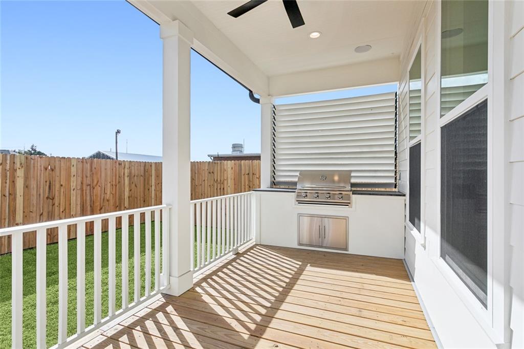 1005 RIDGEWOOD Drive