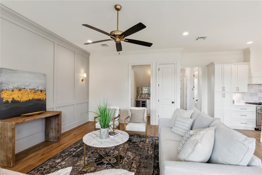 1005 RIDGEWOOD Drive