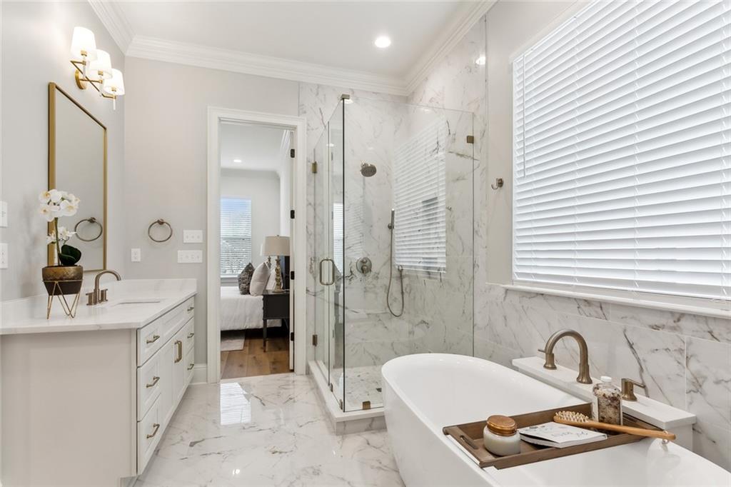 1005 RIDGEWOOD Drive